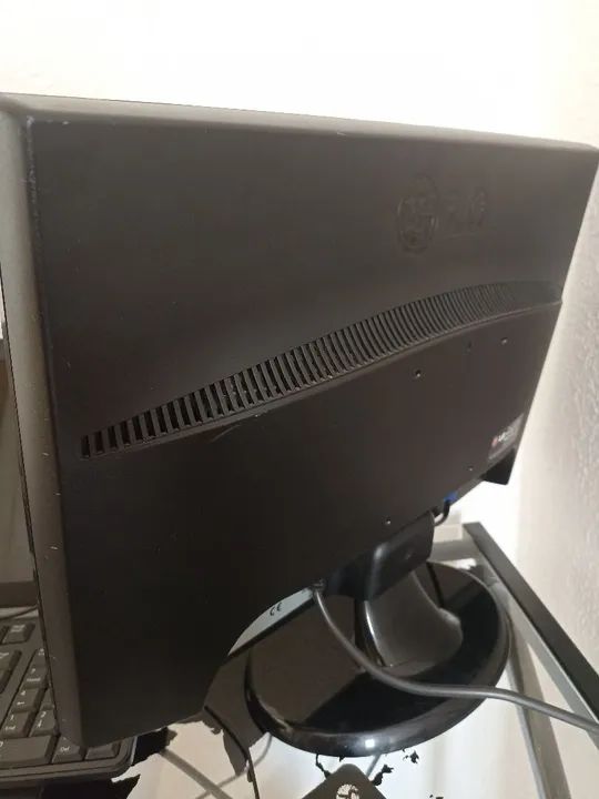 Monitor LG udado acompanha cabo VGA - Foto 2
