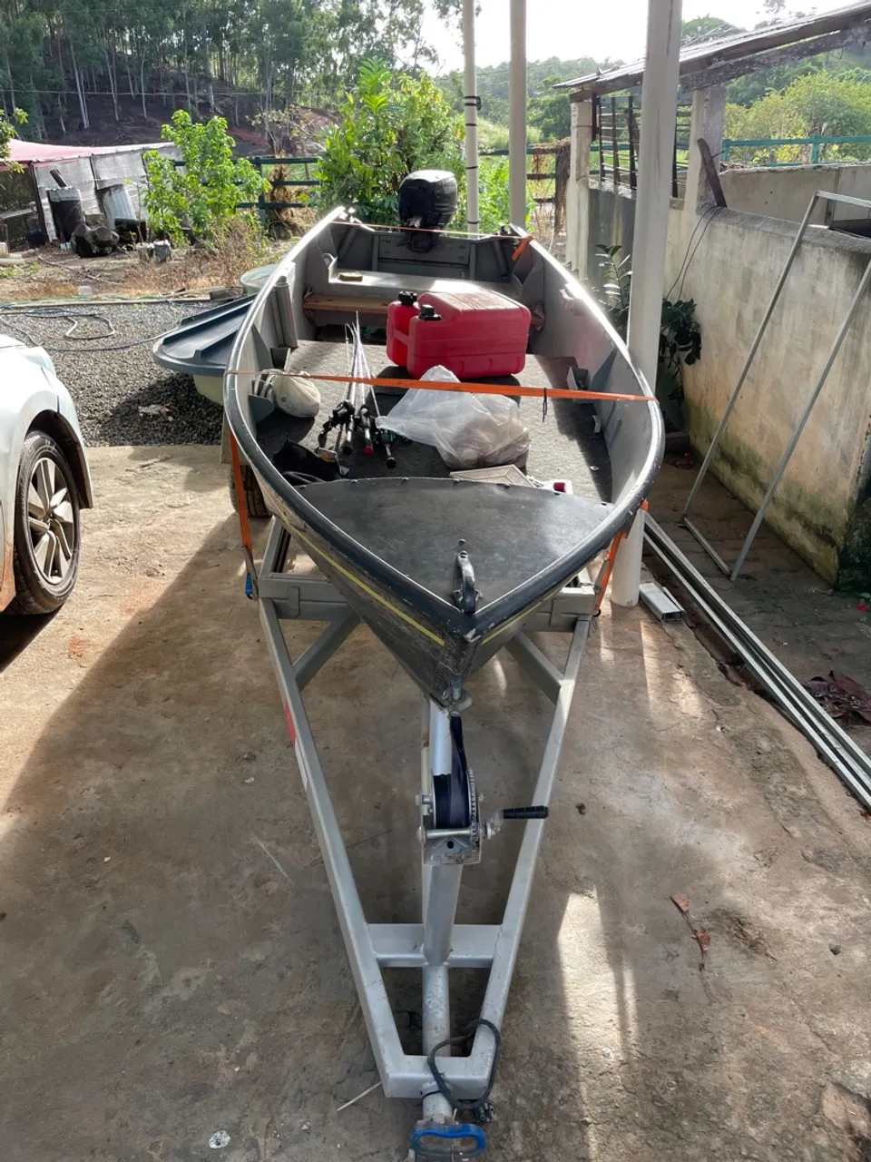Barco de alumínio com carreta e motor 15 Hp