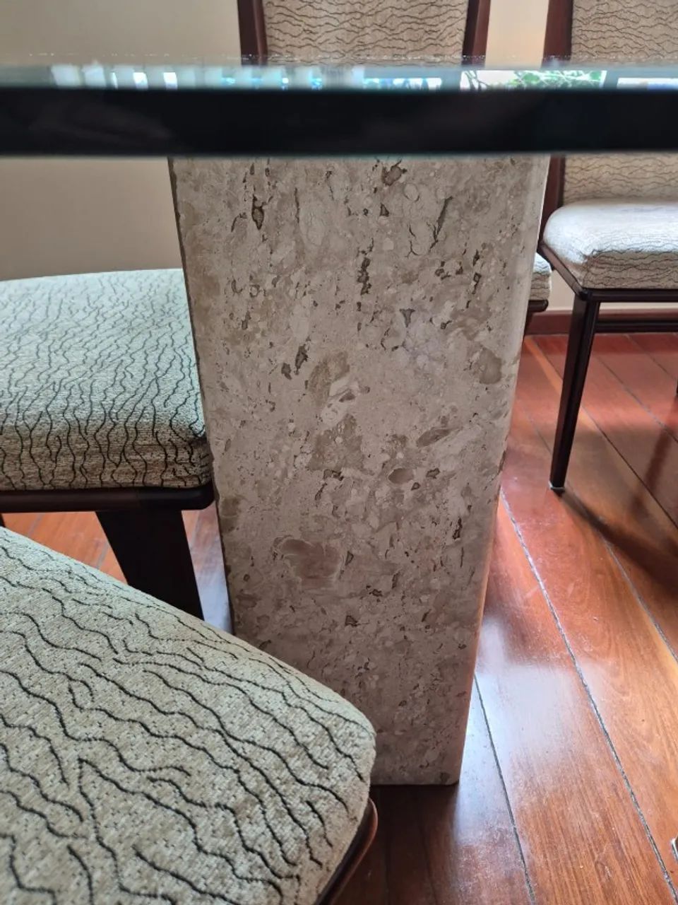 Linda mesa de jantar de vidro com pés em mármore! - Foto 5