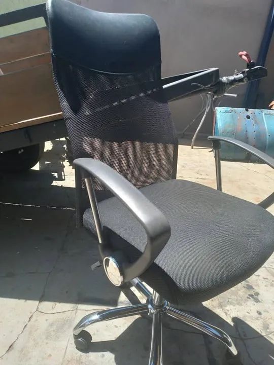 Cadeira de rod.200$. Cadeira banho150$ Cadeira presidente 150$ Andador150$  - Foto 3