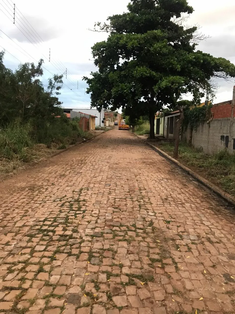 Aluga-se pra o prorace picos, quartos numa casa semi mobiliada, consulte os nossos preços
