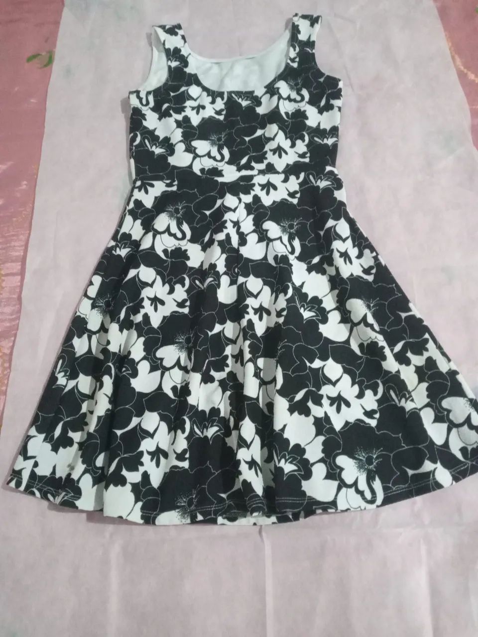 Vestido Floral Preto e Branco