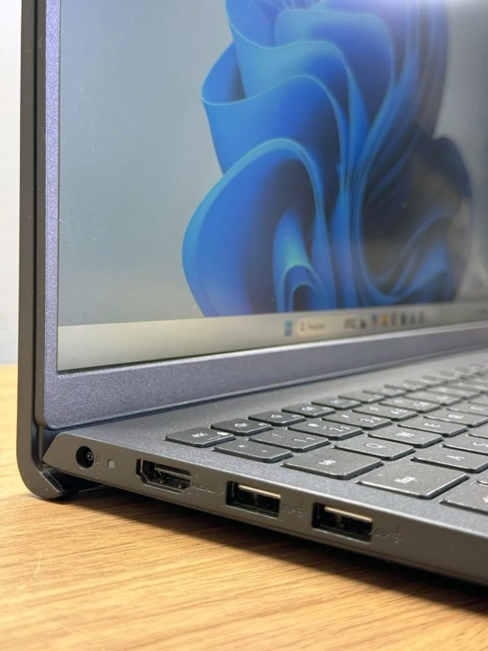 Notebook Dell Inspiron 3520 Core i5 12th Intel Iris Xe 16Gb 256SSD