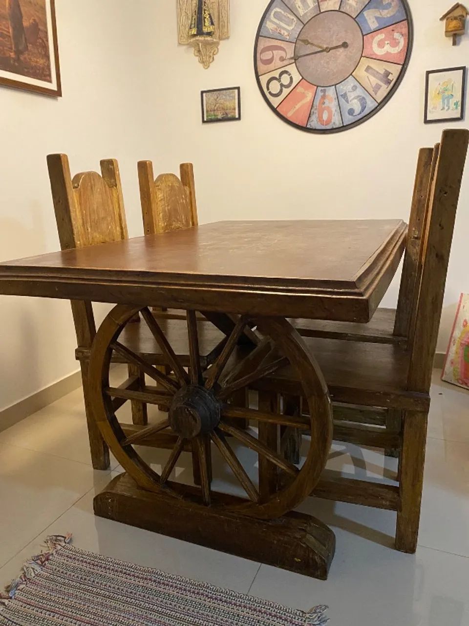 Mesa de madeira com 4 cadeiras