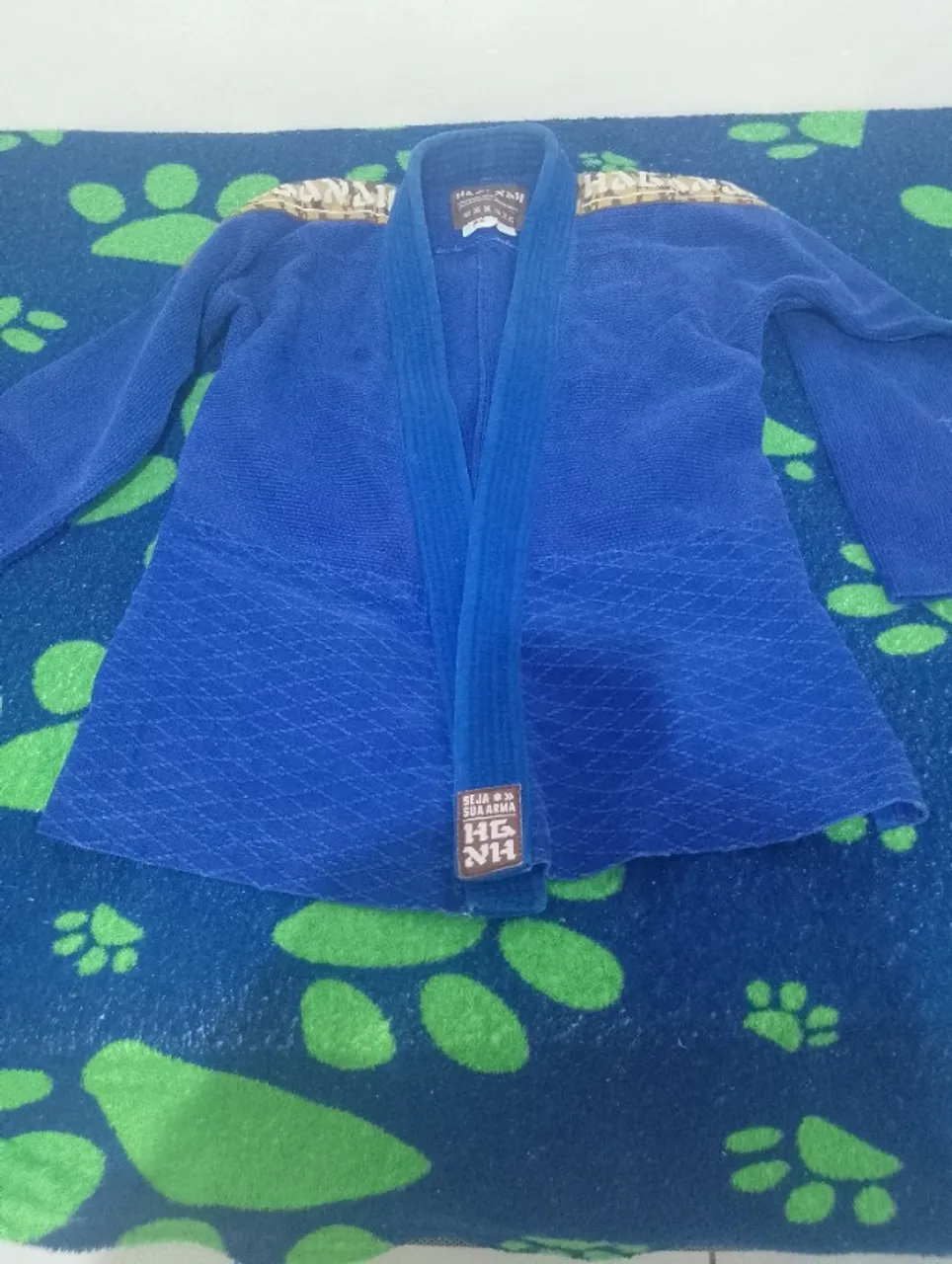 Kimono branco e azul semi-novo
