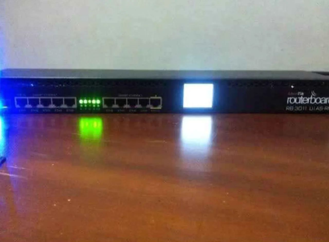 Roteador MikroTik Router BOARD RB3011UiAS-RM - Foto 2