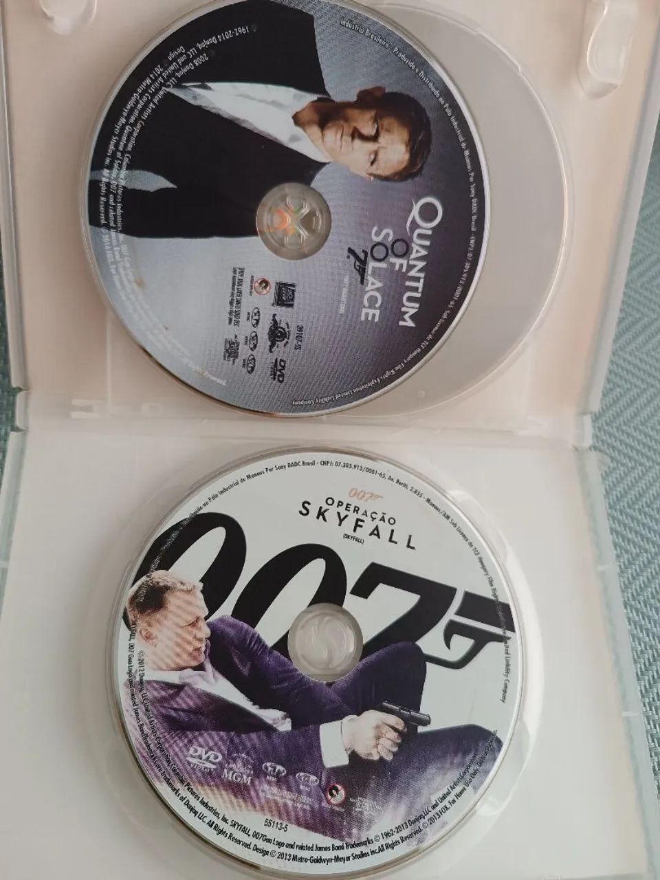  3 Dvds 007: Cassino Royale, Quantum of Solace e Operação Skyfall. - Foto 4