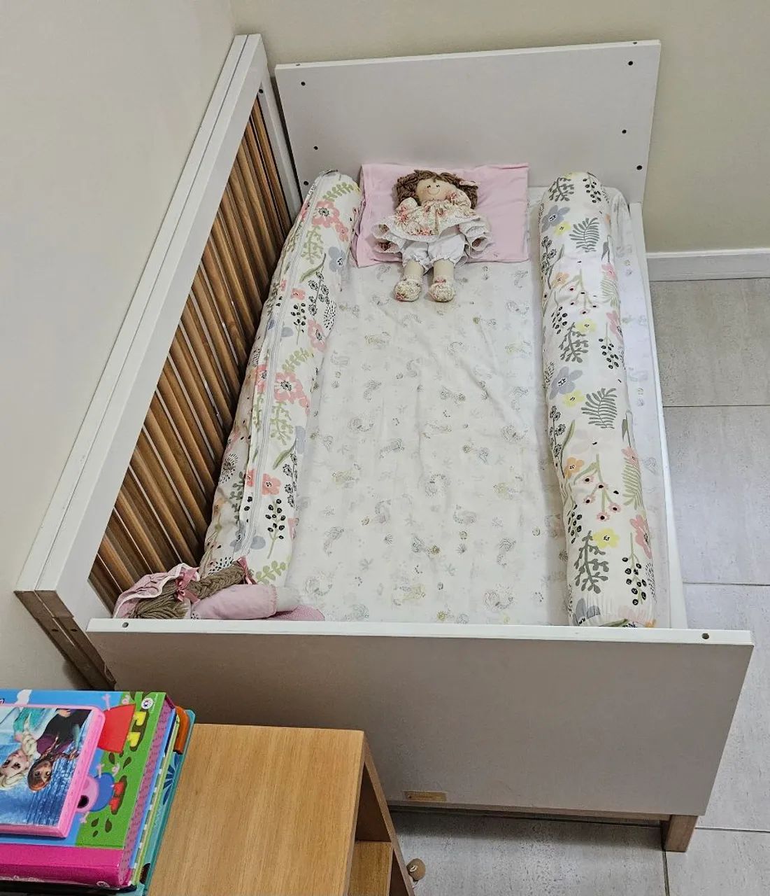 Berço Mini Cama Cozy ( Abracadabra ) Branco com Carvalho - Foto 3