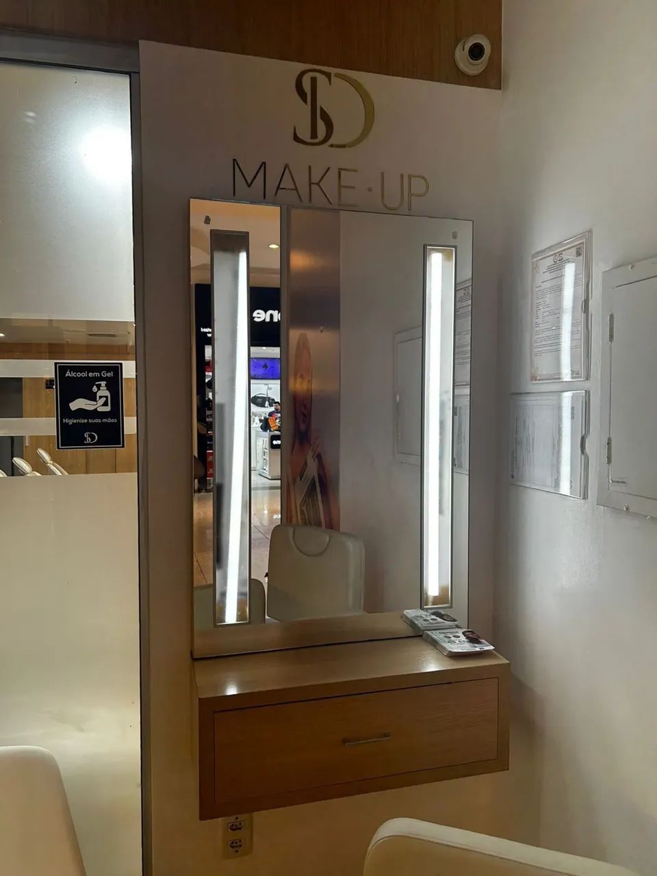 BANCADA DE MAKE COM ESPELHO - 890,00