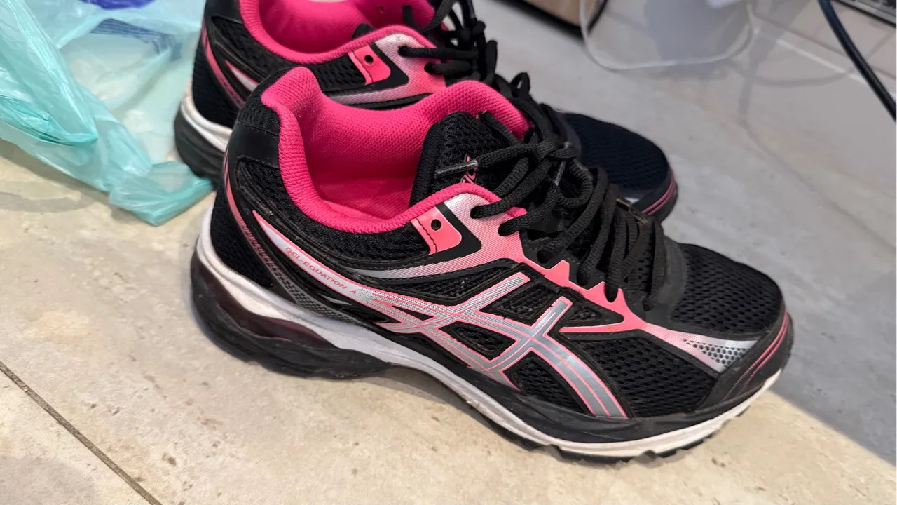 Tênis Asics Gel-Equation Preto e Rosa