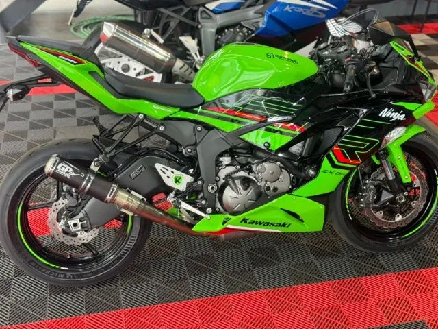 J Peças Kawasaki - Suporte pedaleira Ninja ZX-6R 2010 2011 2012 2013