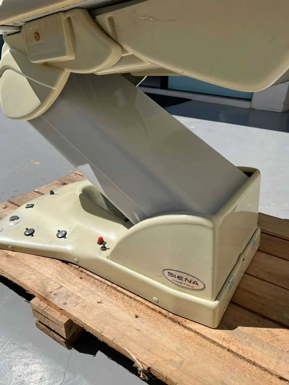 Cadeira Olsen estética e HOF<br><br>Estofamentos íntegros  - Foto 4