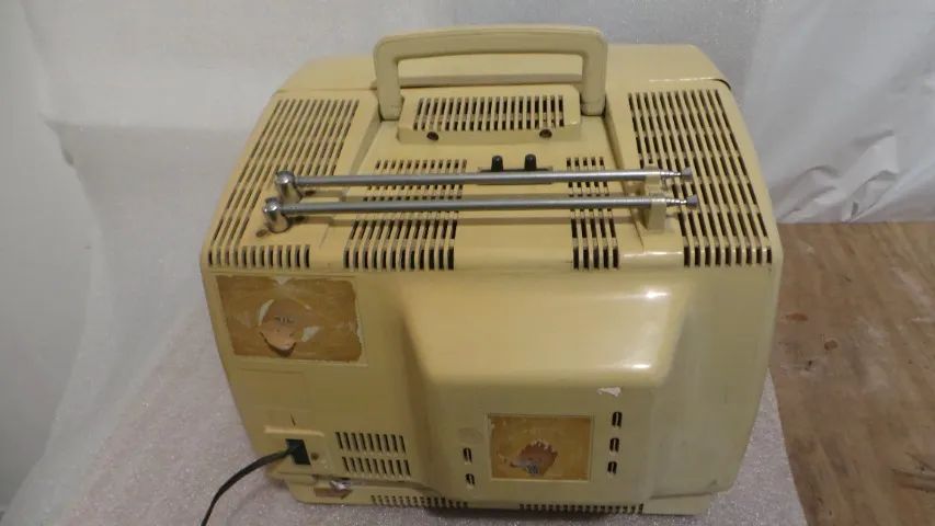 ANTIGA TV MODELO TVC-100 SEMP TOSHIBA COM SELETOR EM FUNCIONAMENTO  - Foto 4
