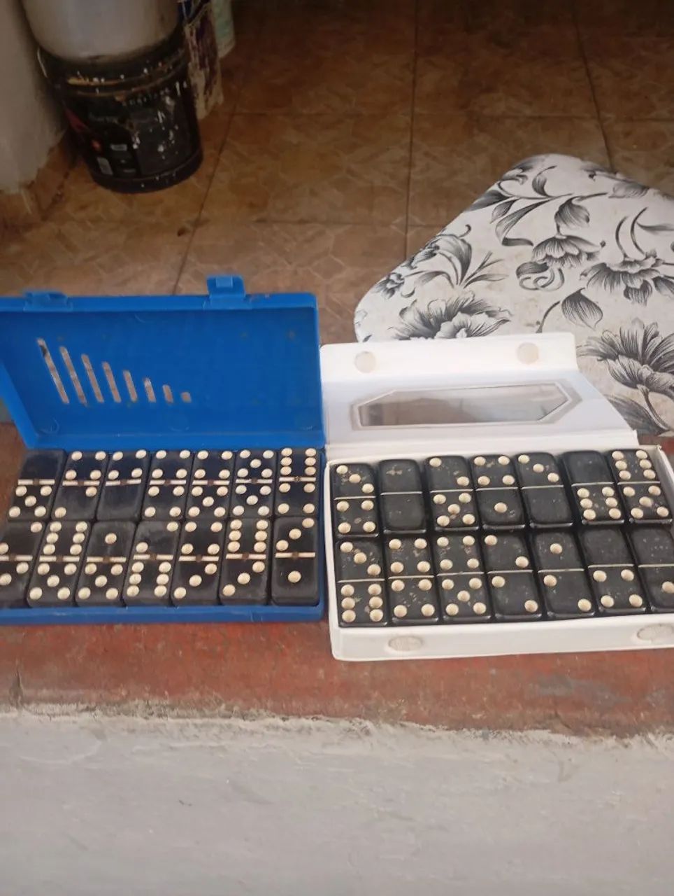 Dois jogos de dominó 