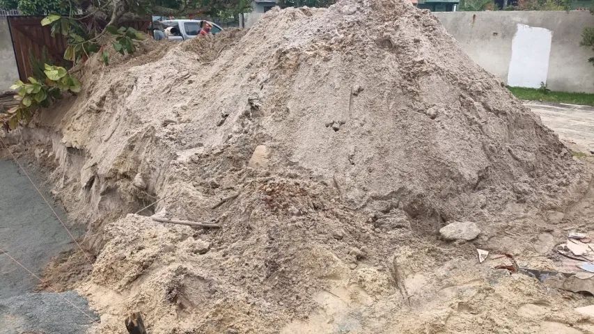 ? DOAÇÃO DE MATERIAL PARA ATERRO - PRAIA DE GAIVOTAS