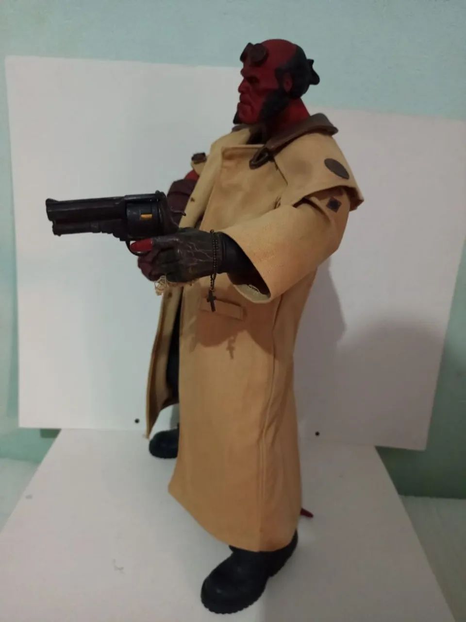Boneco Hellboy da Mezco Toys 2008 - Foto 3
