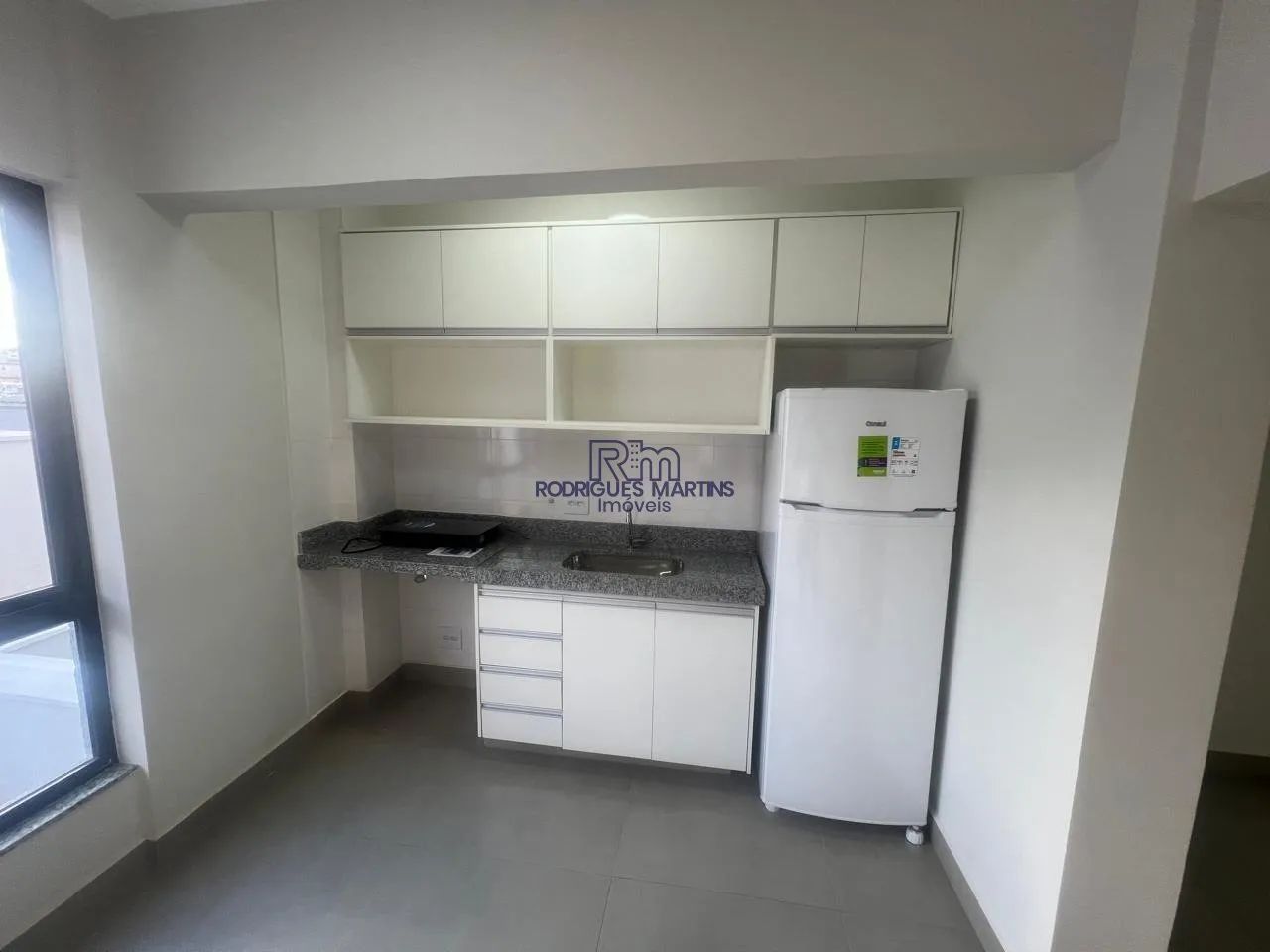 ALUGA-SE STUDIO SEMI MOBILIADO NO CARLOS PRATES. - Foto 4