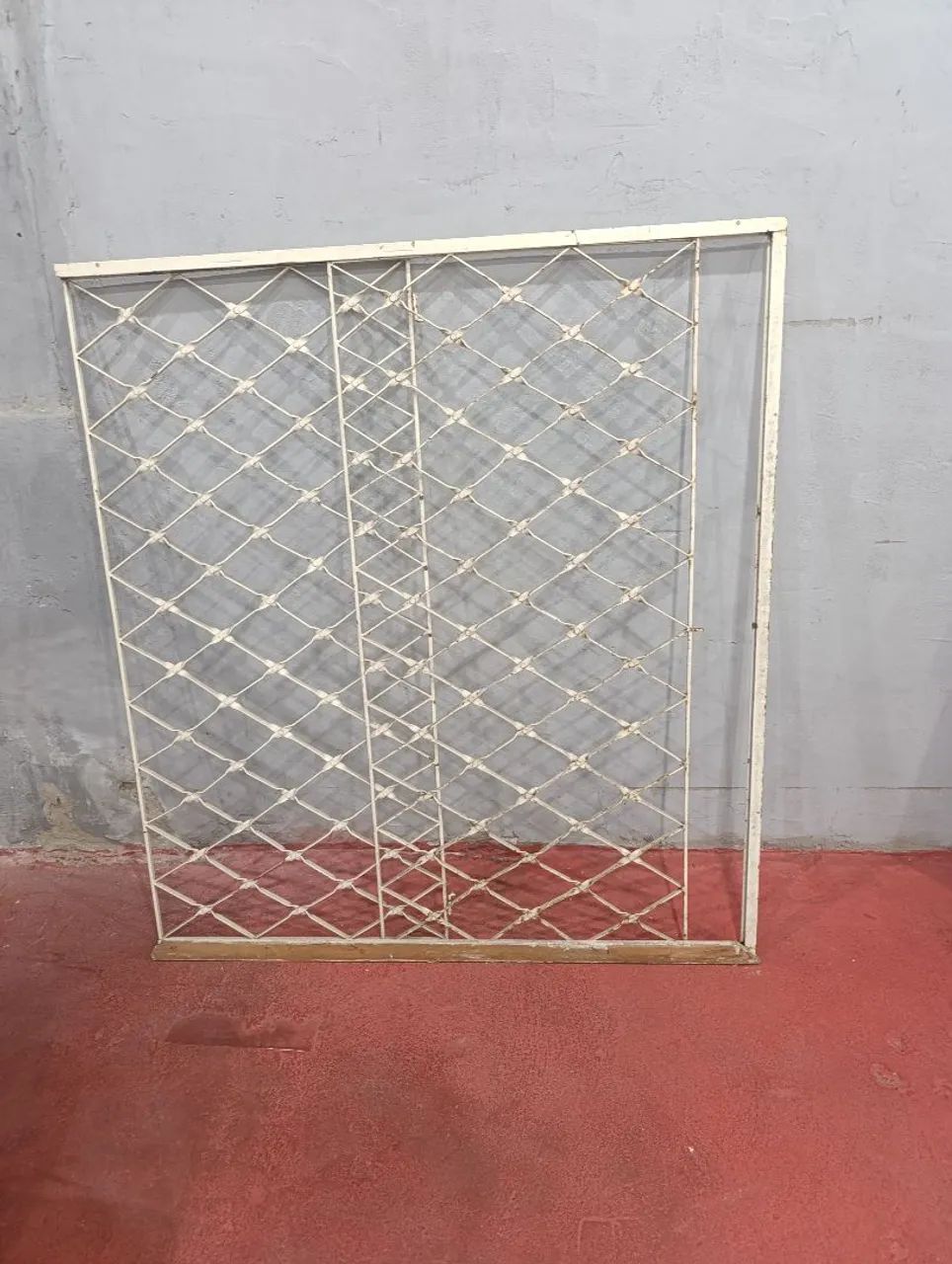 Vendo 4 grades para janelas medindo 1.40 x 1.29 - Foto 2