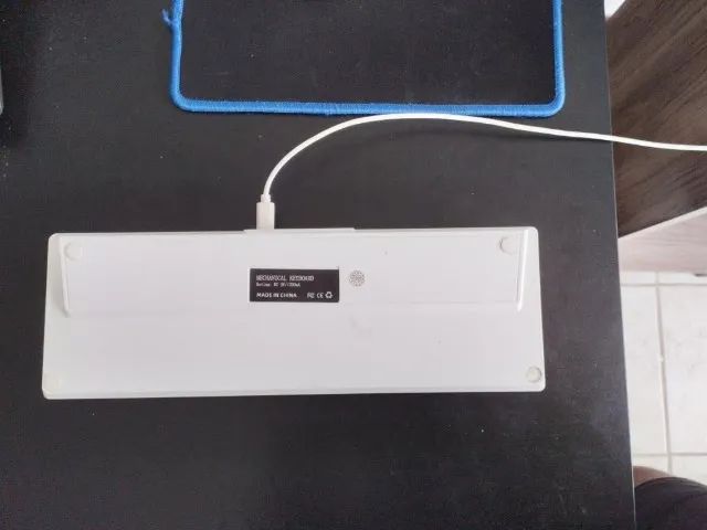 Teclado Mecânico K68 RGB Branco 68 Teclas - Blue Switch - Foto 2