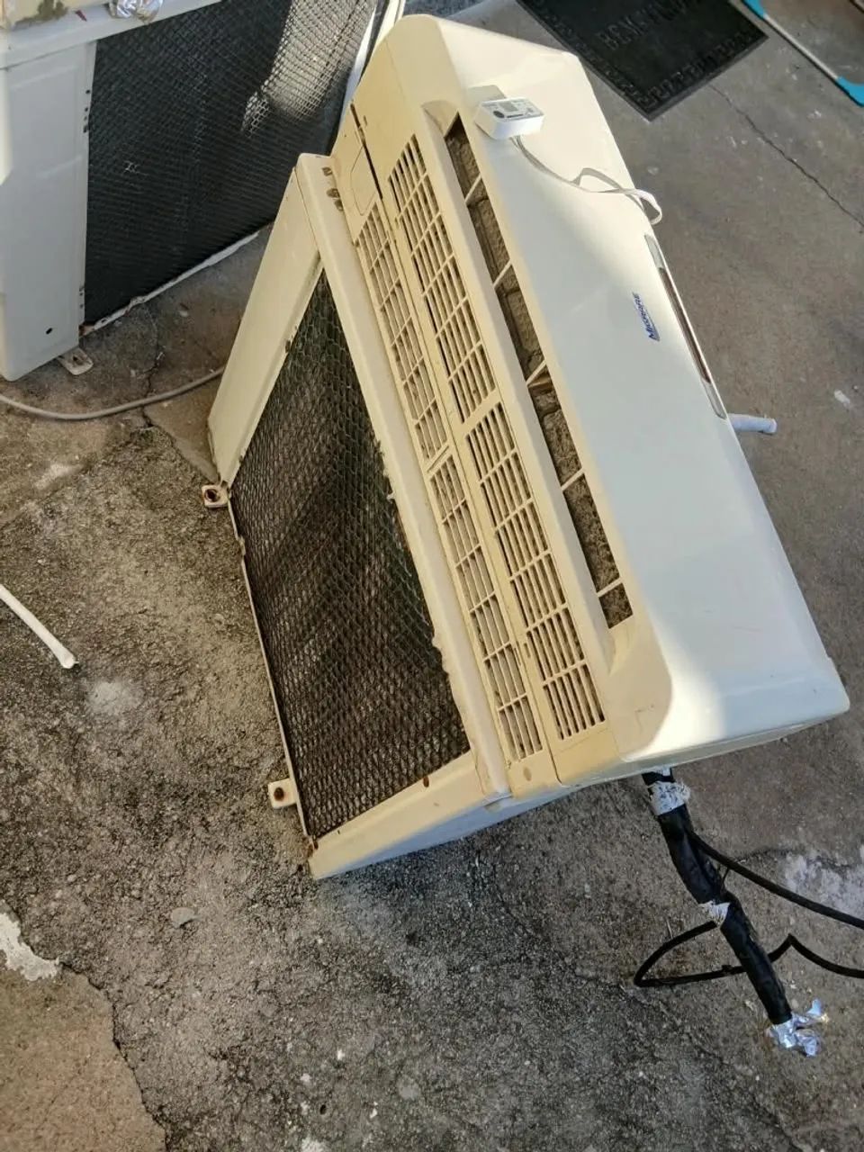 Vendo dois ar condicionados funcionando 