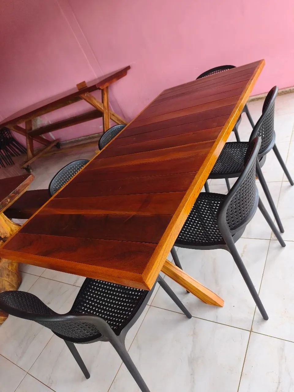 Kit mesa de madeira com cadeira plástico resistente! - Foto 4