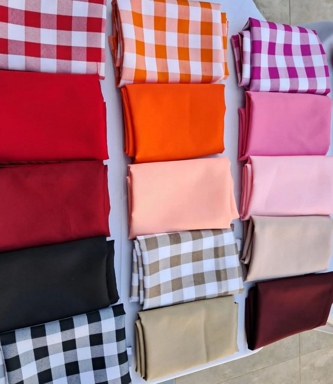 Aluguel de mesas R$14...toalhas  e cobre manchas R$10 - Foto 3