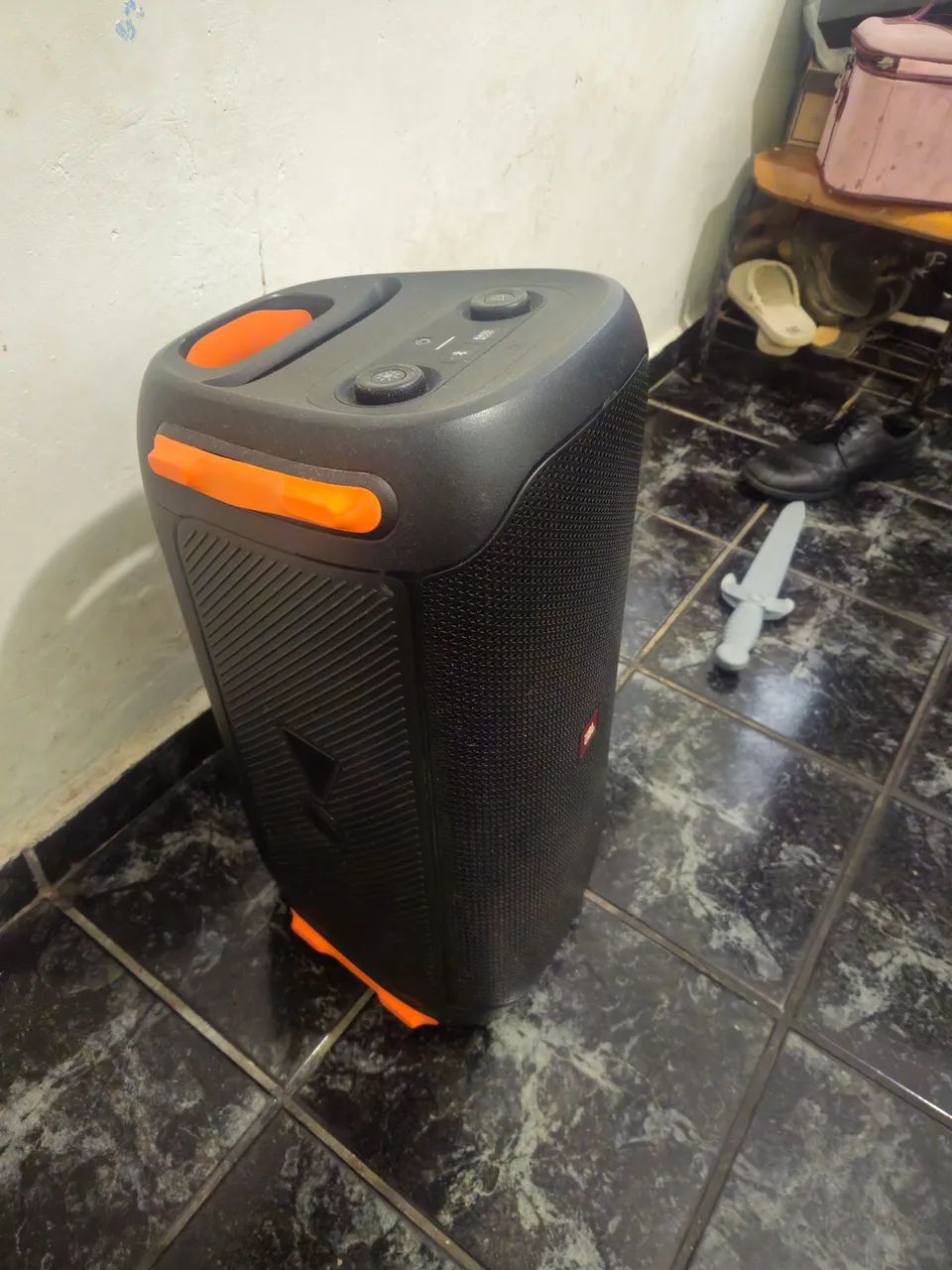 Caixa de som jbl 110
