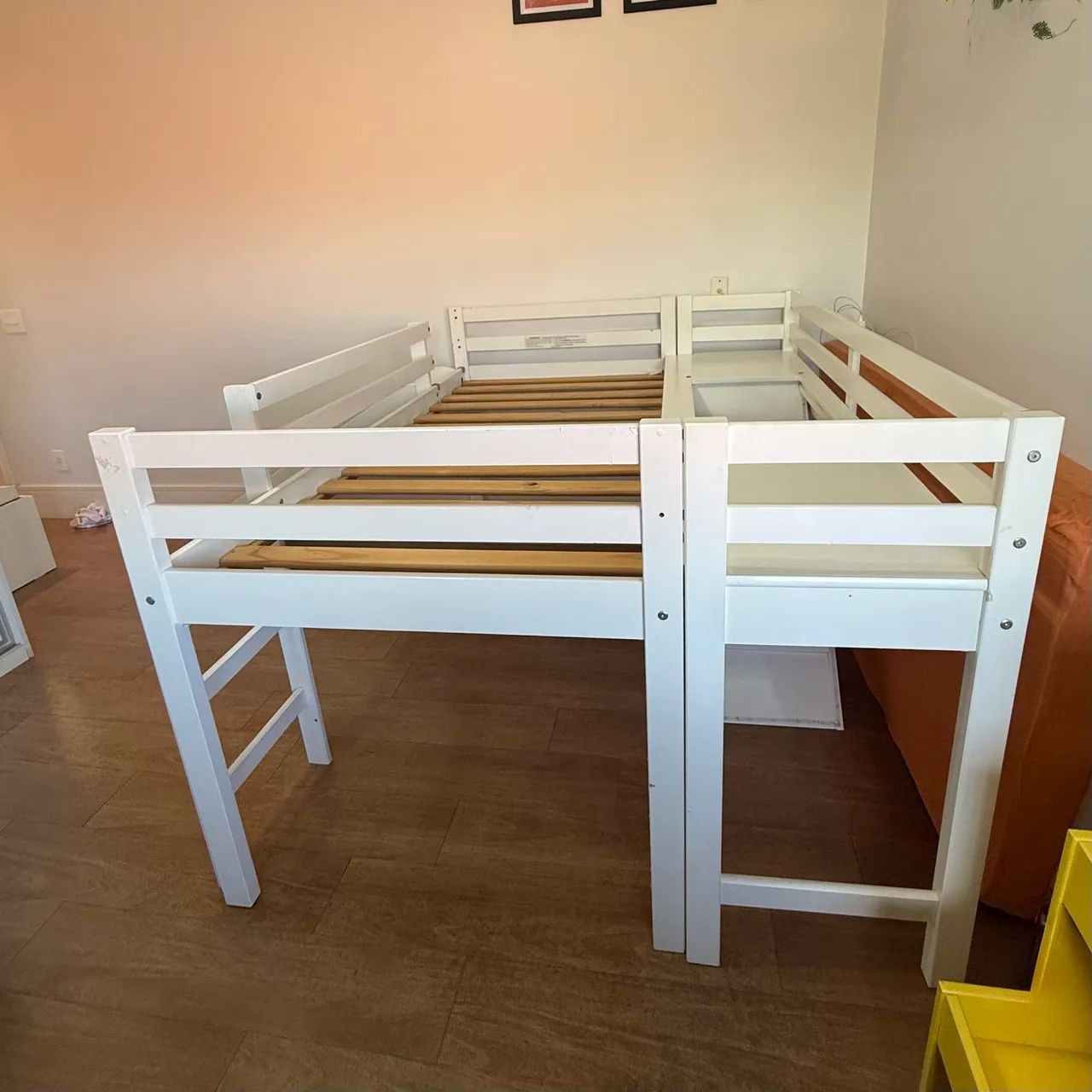 Cama infantil Casatema elevada com escada - ótimo estado - Foto 2