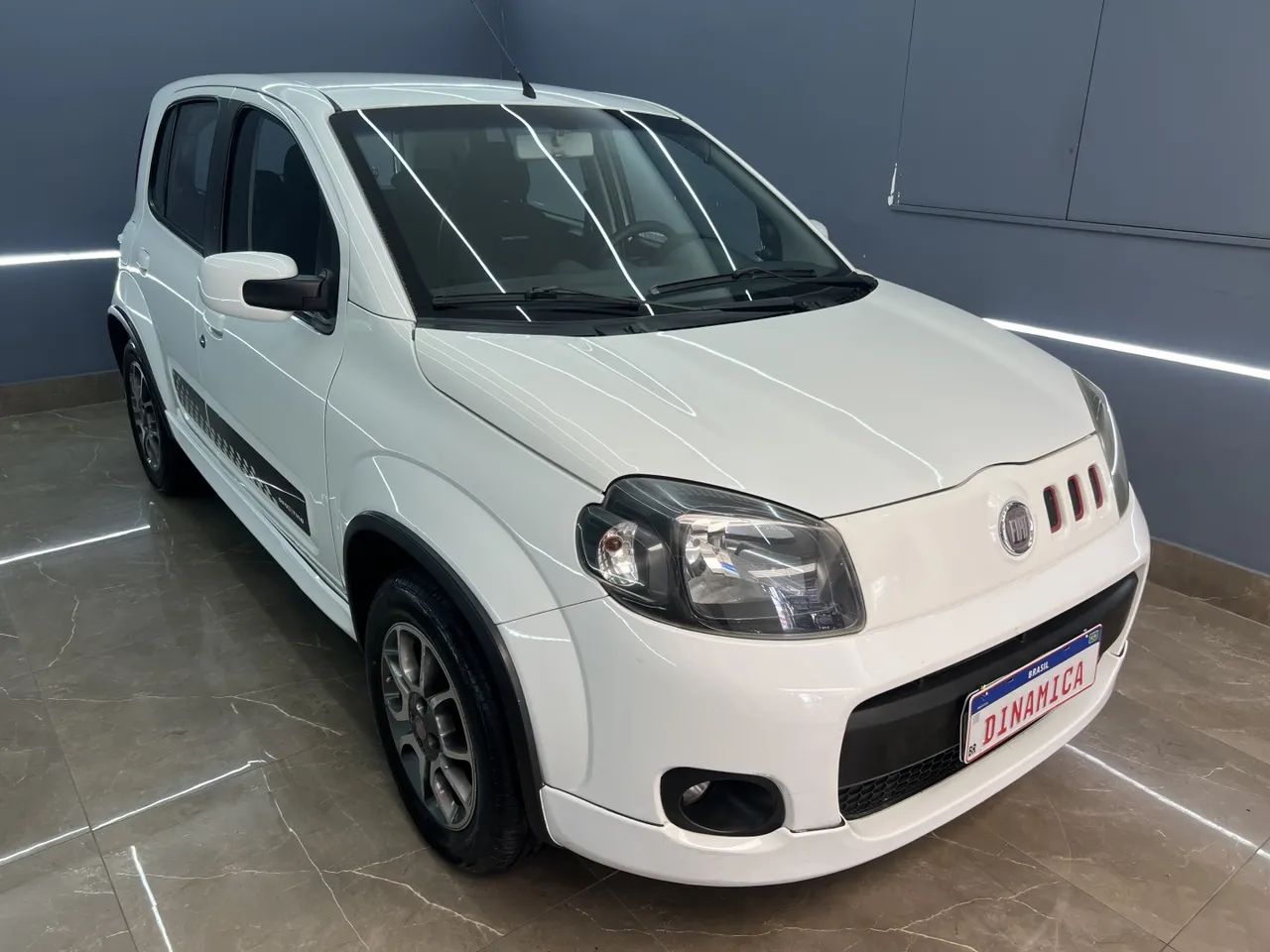 Fiat Uno Sporting 1.4 EVO Fire Flex 8V 4P 2013