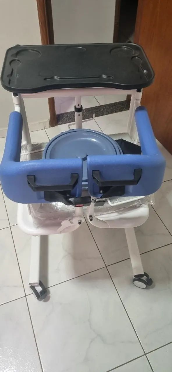 Cadeira Banho/ Alimentação/ Cuidados