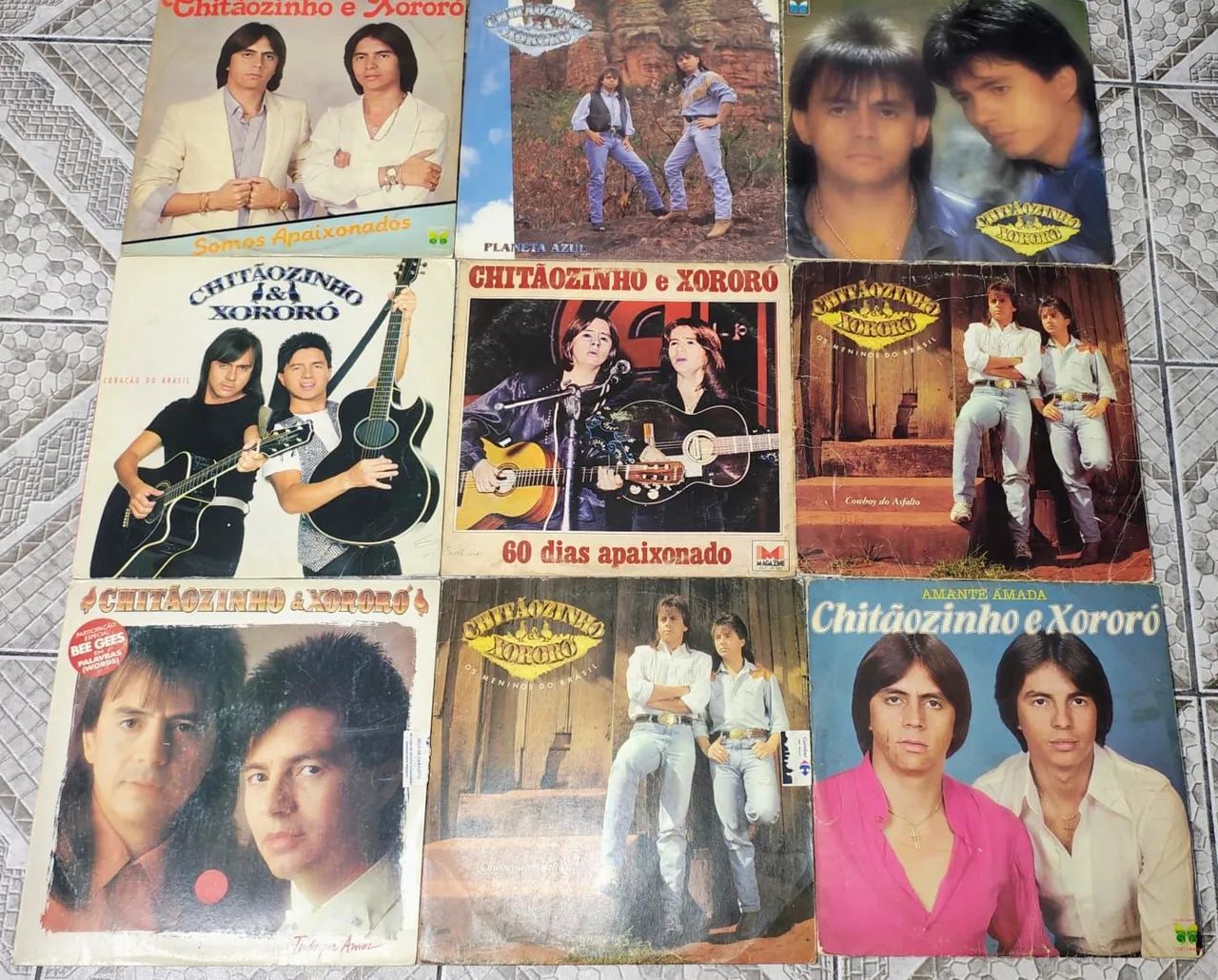 Discos de Vinil Chitãozinho e Xororó.