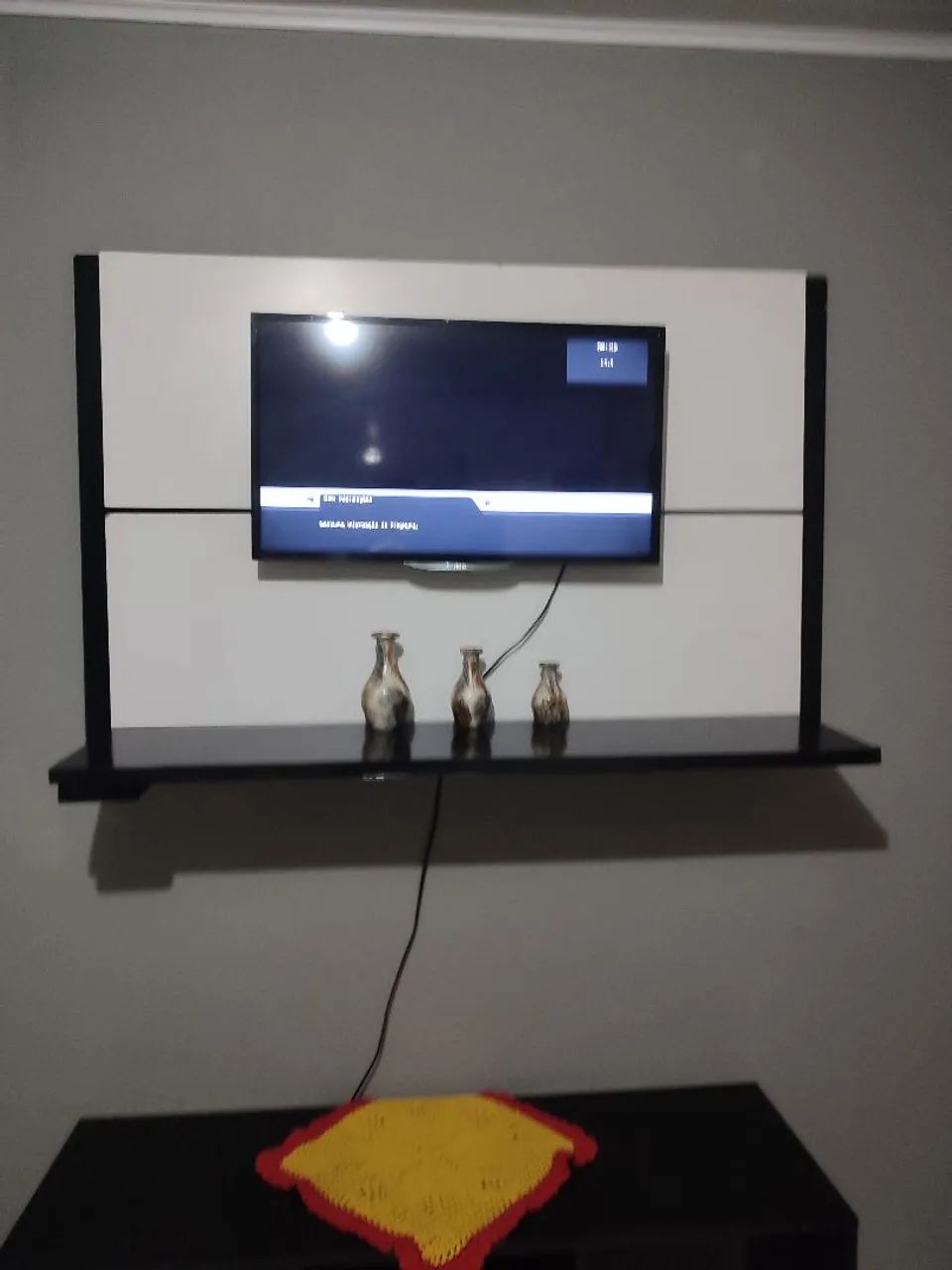 Painel com rack e TV 32 polegadas - Foto 2