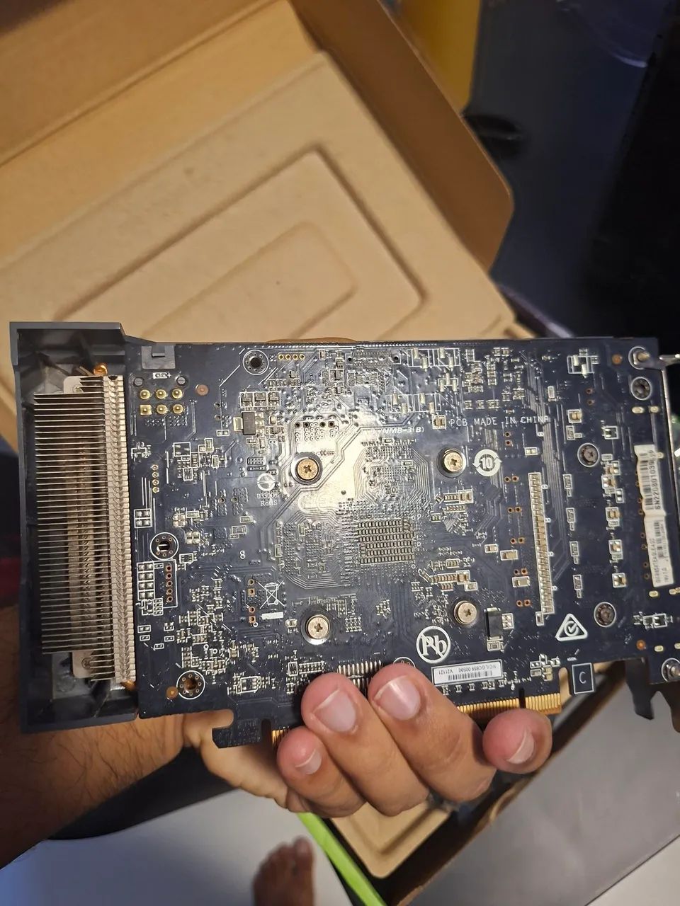 Radeon RX 6500 XT 4 GB usada - Foto 4
