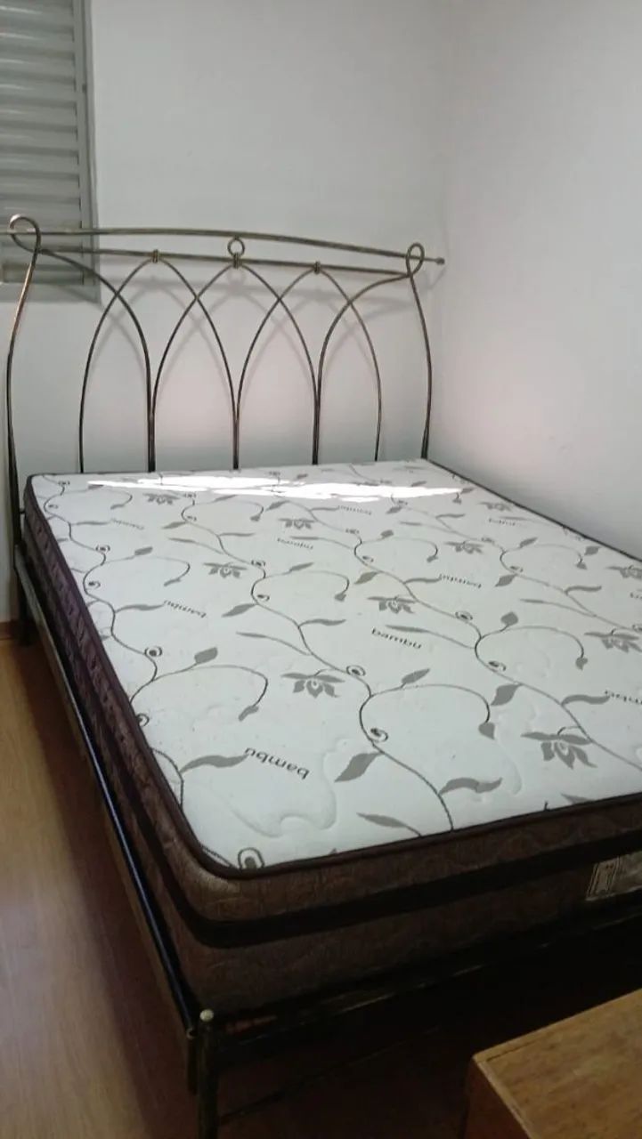 Cama casal com colchão 