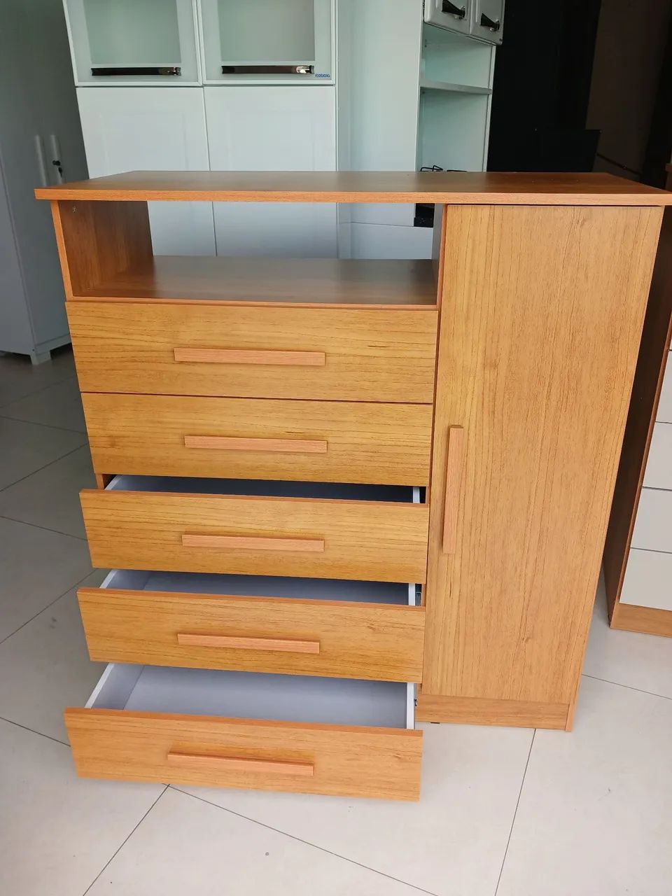 Cômoda Multifuncional Amadeirada - Beleza e Praticidade para o seu quarto! - Foto 3
