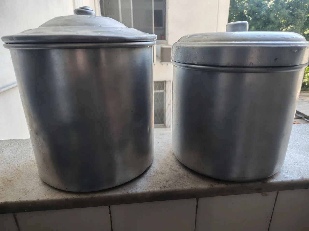 2 Latas de mantimento antigas em alumínio 1980