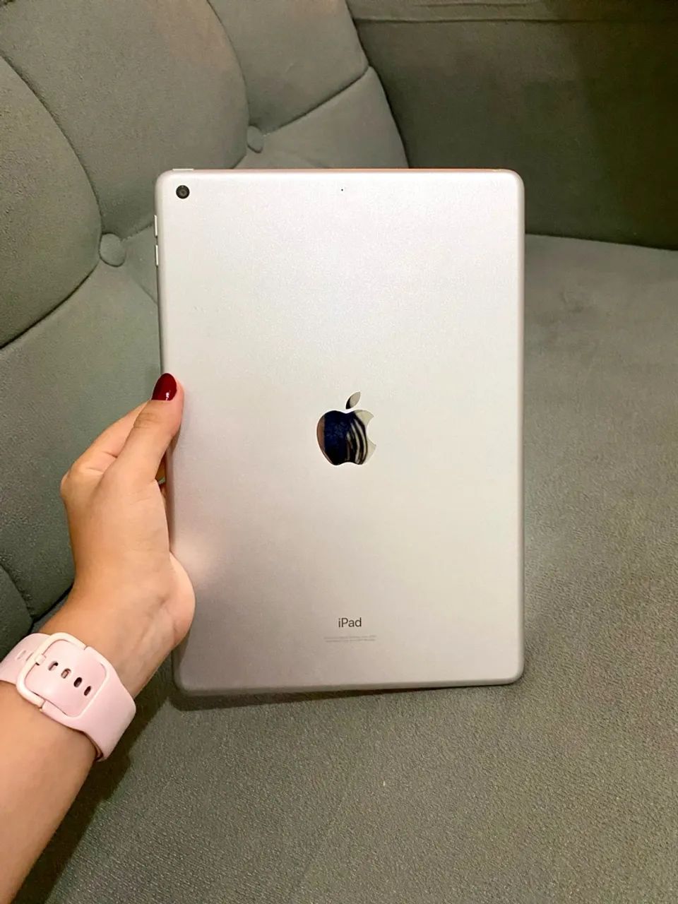 IPAD PRATA 8ª GERAÇÃO IOS 26.7.1 32GB