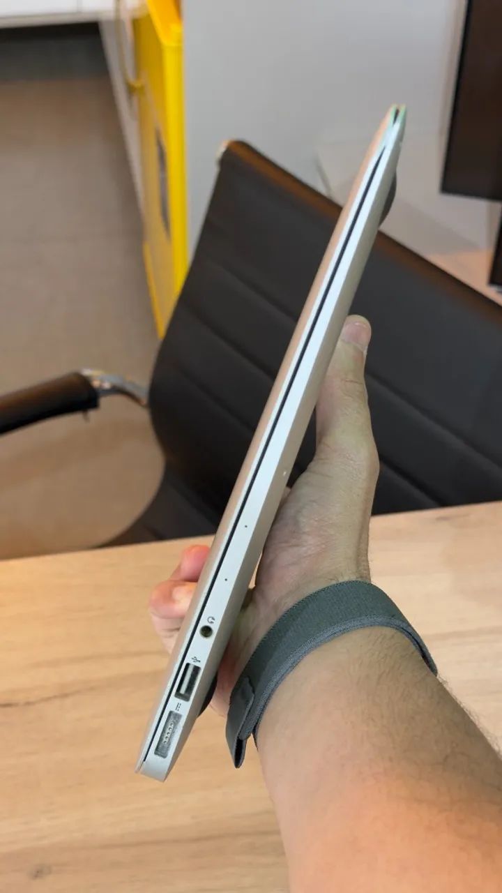 MacBook Air 2015 | 4GB Ram | Intel Core i5 | 256GB SSD - Loja