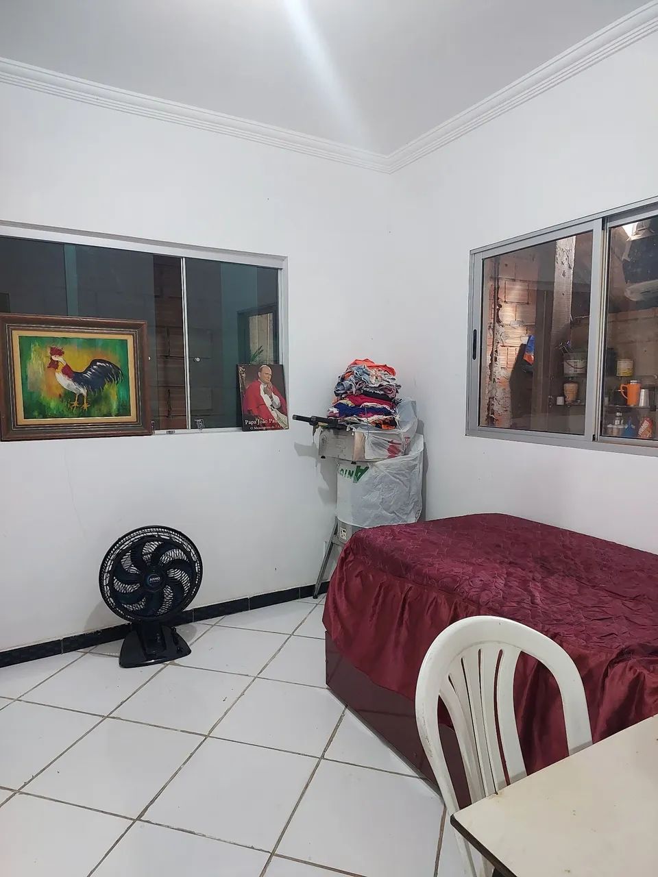 Alugo quarto individual para moças e rapazes 