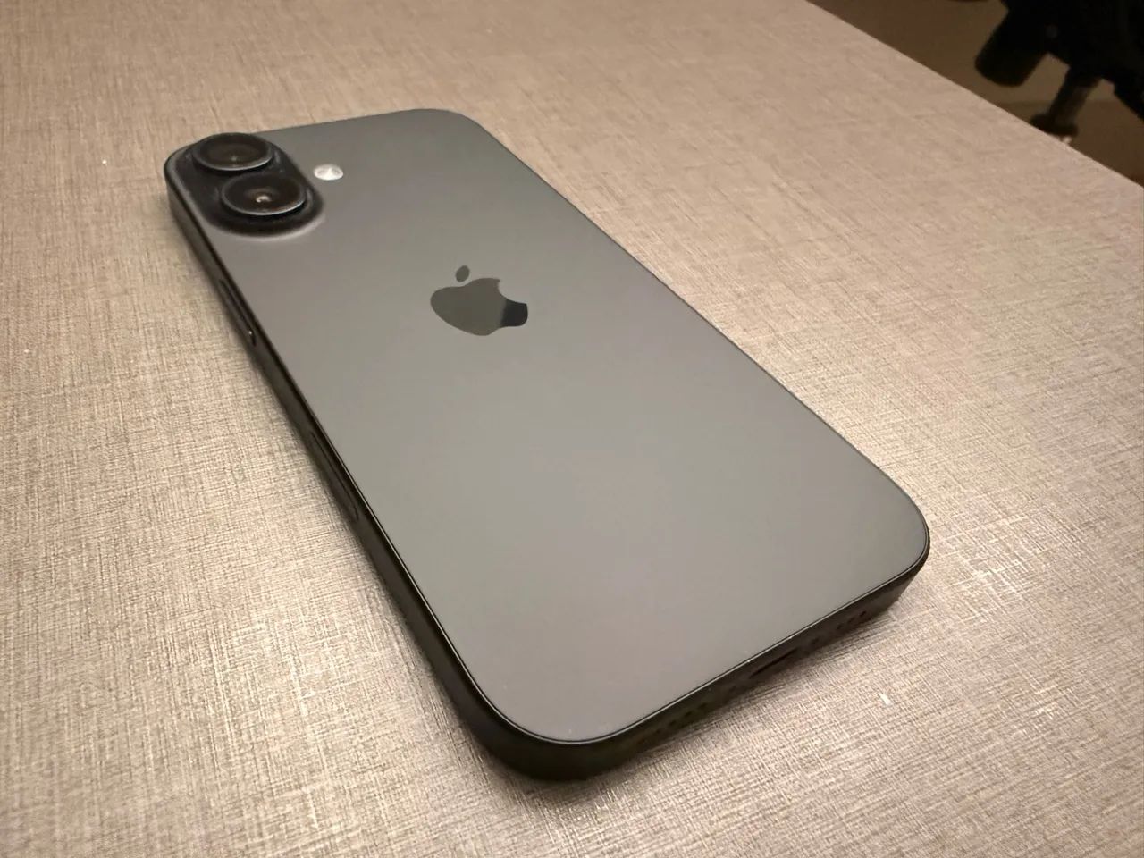 iPhone 16 bateria 93% - Foto 2