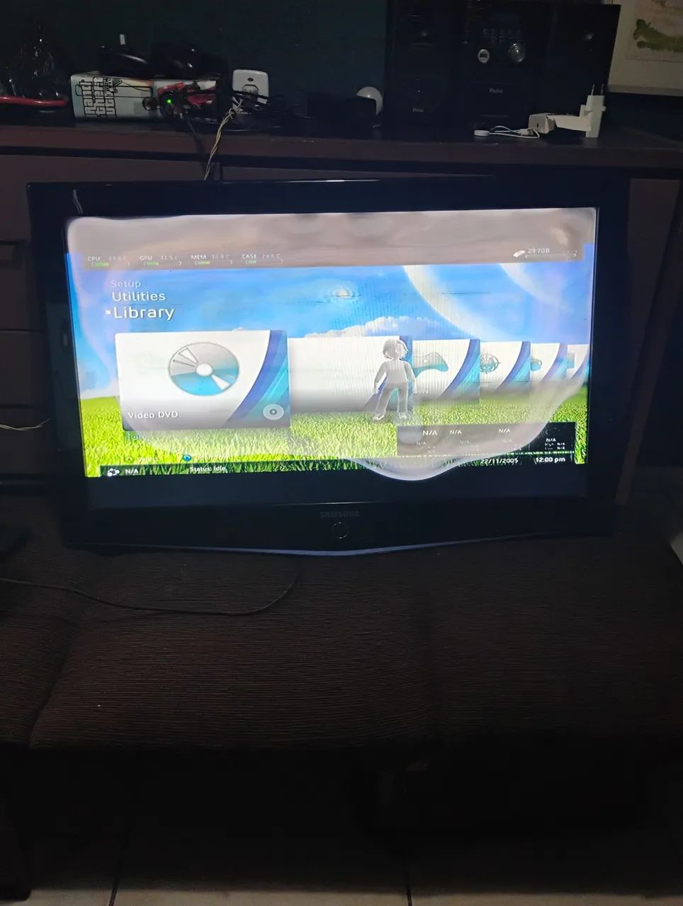 Vendo tv Samsung 42 polegadas com uma mancha na tela q não atrapalha em nada 350,00  - Foto 3