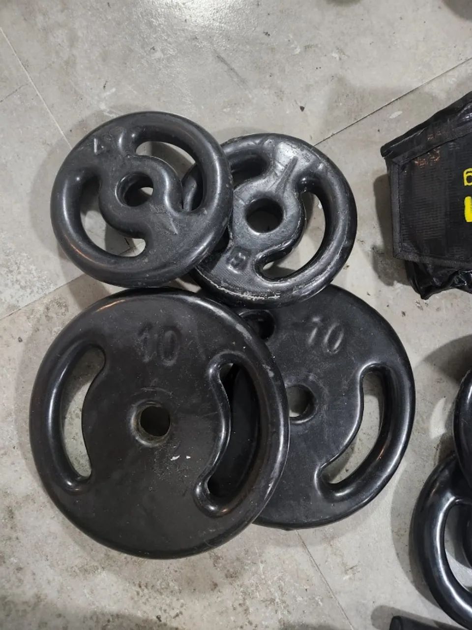 Kit Musculação: Anilhas Emborrachada+Barra+Kettlebell 10kg+Caneleiras+Apoios Flexão - Foto 5