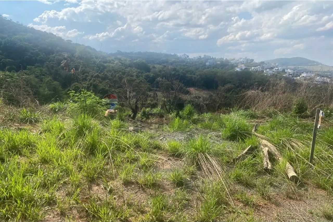 Terreno de 953m² em Escarpas do Lago, Capitólio