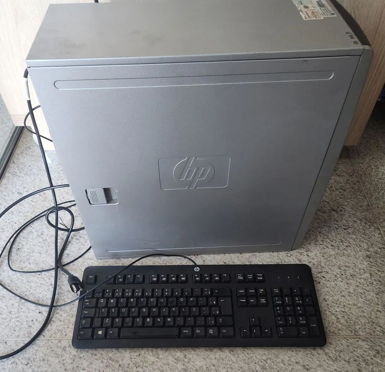 PC desktop HP  XW4400 Workststion com teclado e fio original - Foto 2