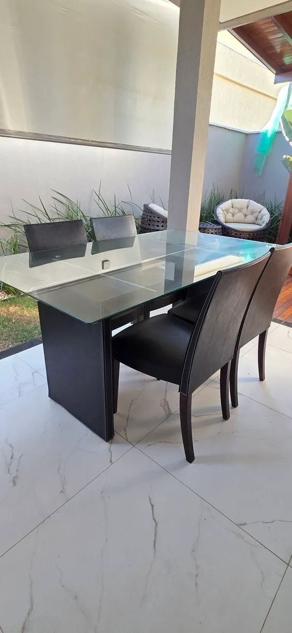 Mesa em couro preto novinha - Foto 3