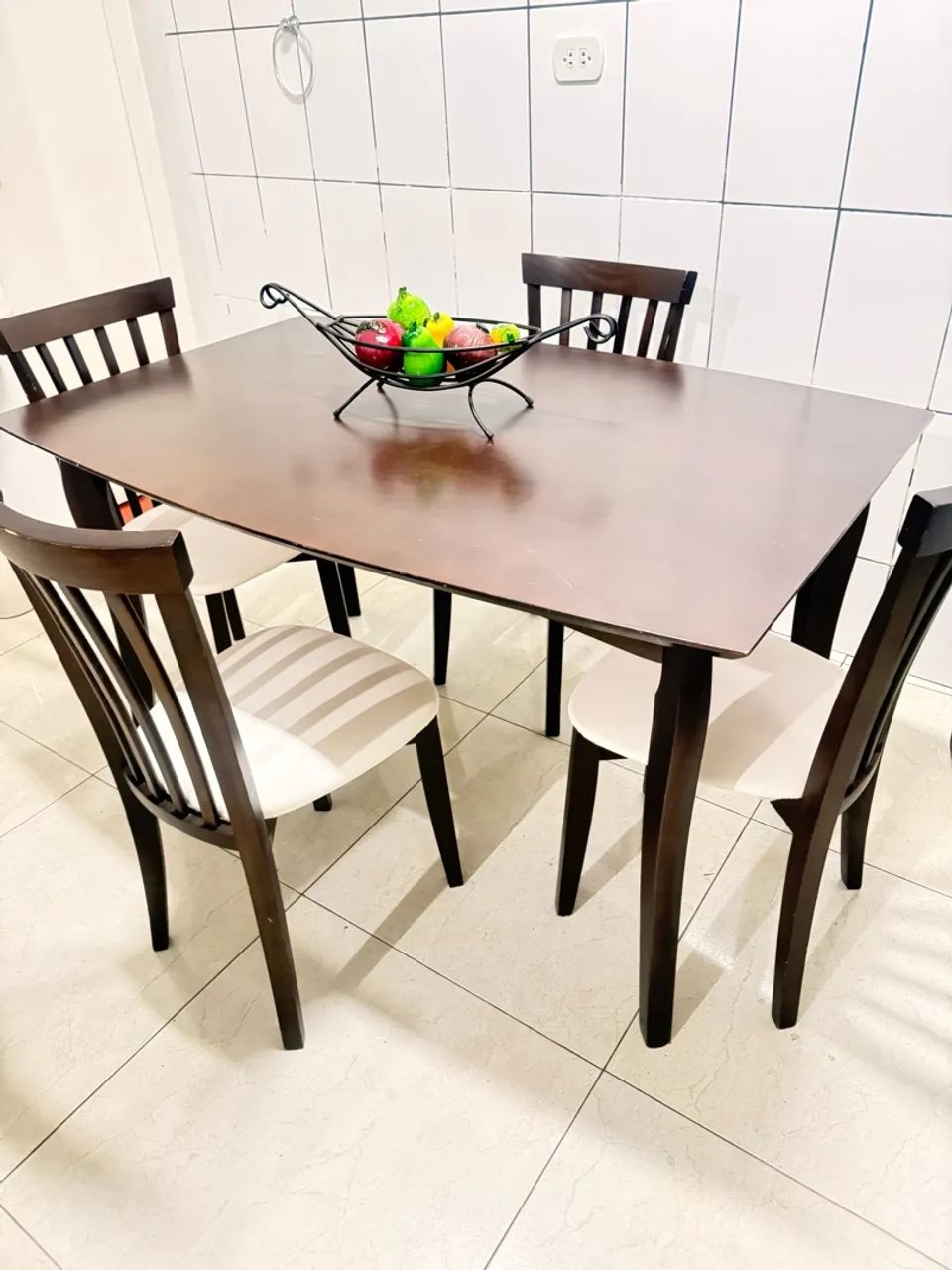 Mesa marrom com 4 cadeiras  - Foto 3
