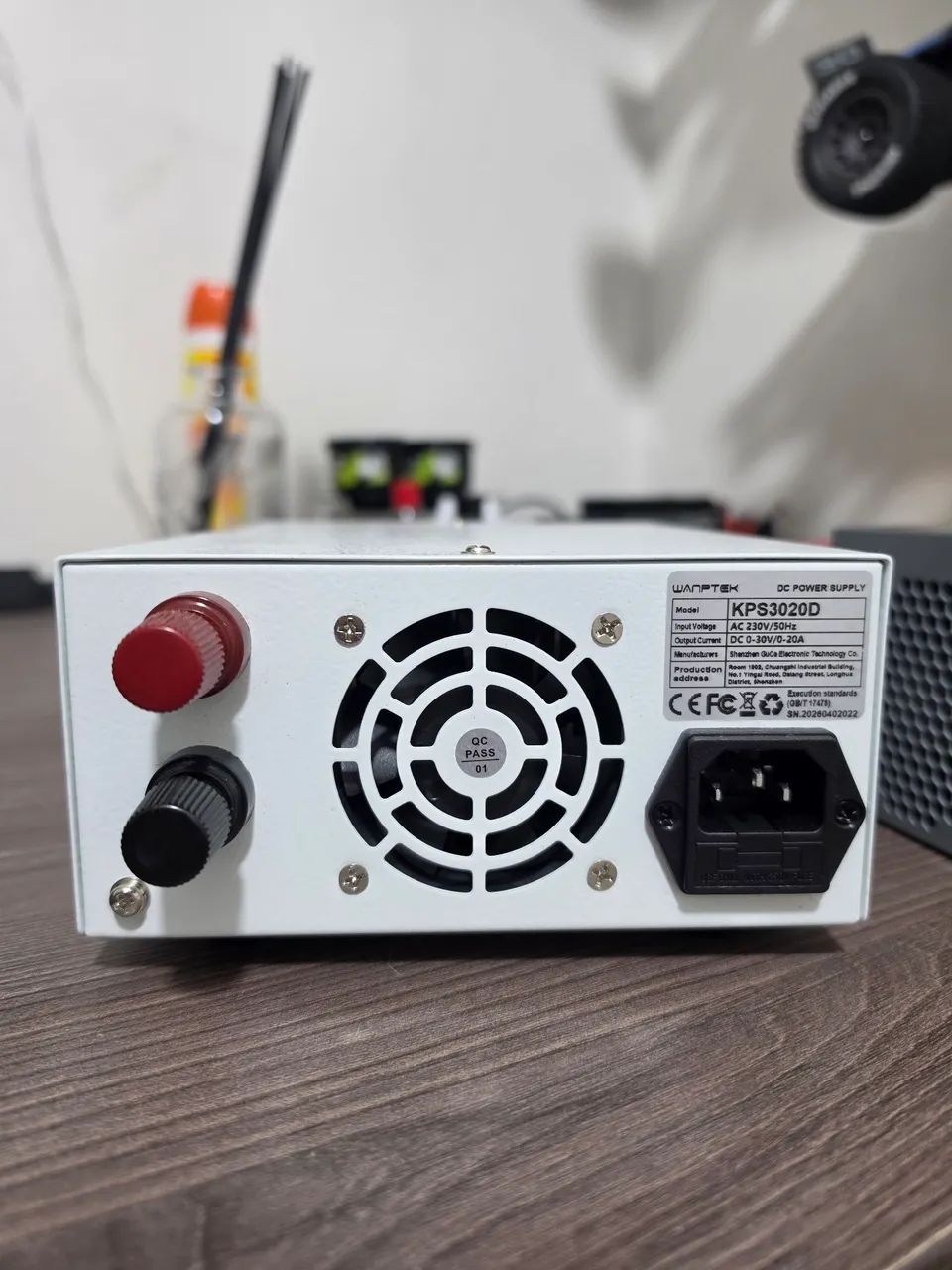 Fonte de bancada 30V 20A 600W 220V - Foto 2