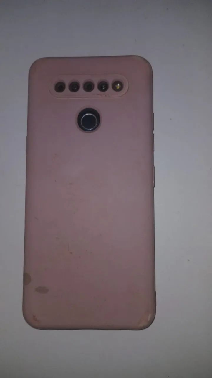 Aparelho funcionando perfeitamente, com 64 GB de armazenamento e bateria funcionando norma