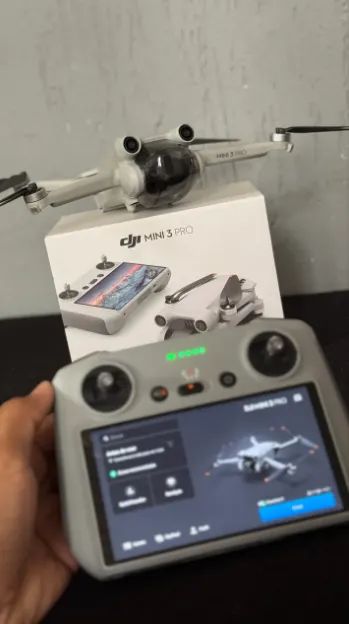 Drone DJI Mini 3 Pro + Controle DJI RC (Tela)