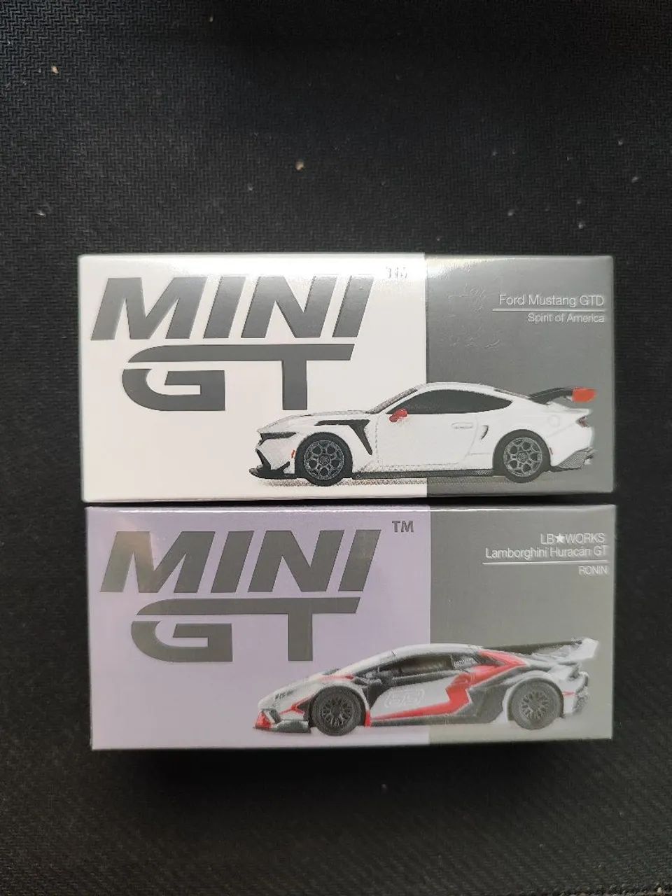 Mini GT -R$120,00 cada.
